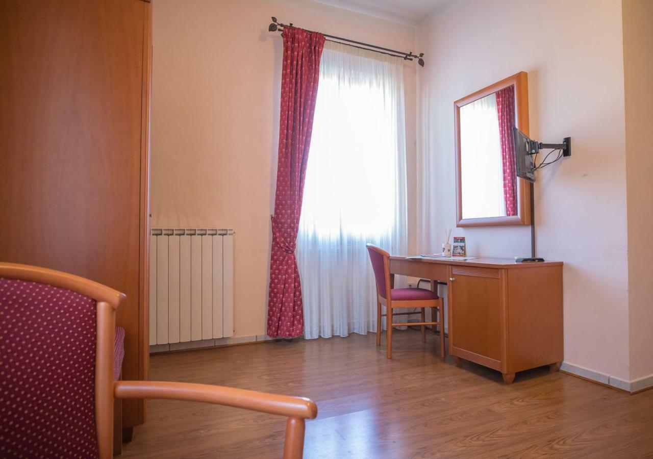 Locanda Il Giullare Pellegrino Санта-Мария-дельи-Анджели-э-деи-Мартири Экстерьер фото